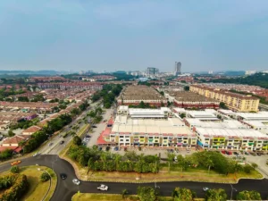 Pemandangan udara kawasan sekitar Apartment Vista Pinggiran, Bandar Putra Permai