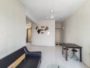 Laluan dalam unit Apartment Vista Pinggiran menuju bilik tidur