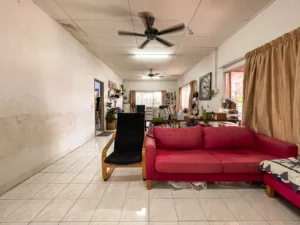 Ruang tamu banglo setingkat Taman Pinggiran Putra, Seri Kembangan