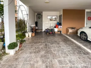 Carport berbumbung townhouse Casa Bluebell Cybersouth