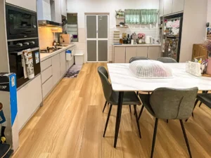 Dapur dan ruang makan townhouse Casa Bluebell Cybersouth