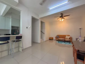 Townhouse Desa Jati Nilai - ruang tamu dan bar dapur