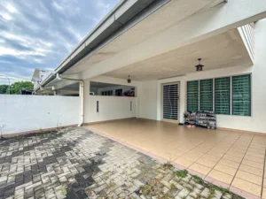 Fasad hadapan rumah Teres 2 Tingkat Nilai Impian, Laman Kenanga, Nilai