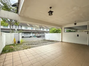 Carport / ruang letak kereta Teres 2 Tingkat Nilai Impian, Laman Kenanga, Nilai