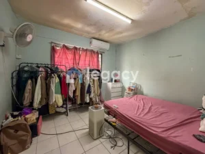 Bilik tidur utama apartment Gugusan Mawar Kota Damansara