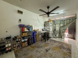 Ruang tamu dan akses balkoni apartment Gugusan Mawar Kota Damansara