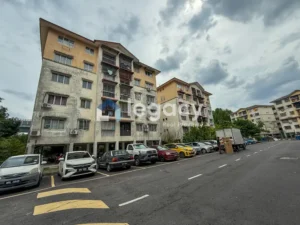 Kawasan sekitar dan parkir Gugusan Mawar Kota Damansara