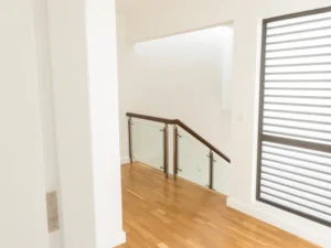 Symphony Hills Cyberjaya - bilik dengan bilik air ensuite dan tangga