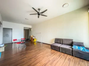Ruang tamu sudut lain menghala ke dapur servis apartment Silk Sky Balakong, listing hartanah Ejen Syakir Zainol