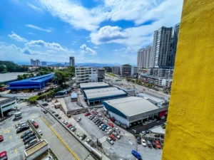 Pemandangan skyline dari balkoni servis apartment Silk Sky Balakong, listing hartanah Ejen Syakir Zainol