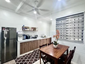 Semi-D lot sudut Bukit Mahkota Bangi, ruang makan dan dapur