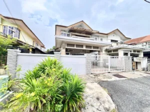Semi-D kluster Bukit Mahkota Bangi, pandangan hadapan rumah