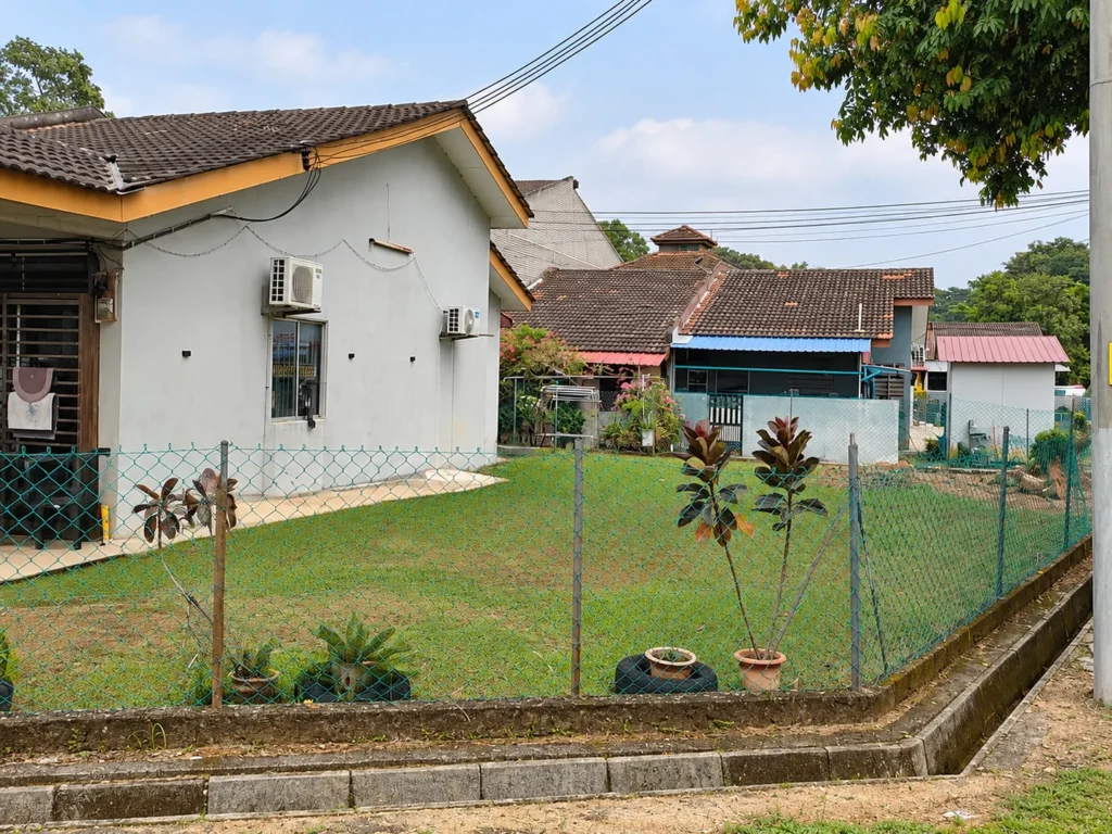 Gadong Jaya Labu: Teres Setingkat Corner, Tanah 3000 kps